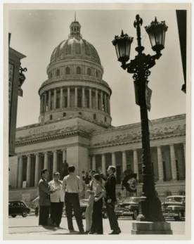 Drama_Department_members_in_front_of_the_Capital_Building_in_Havana